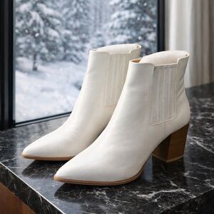 Coutgo. Elegant White Ankle Boots. New in box. Fast 📦.